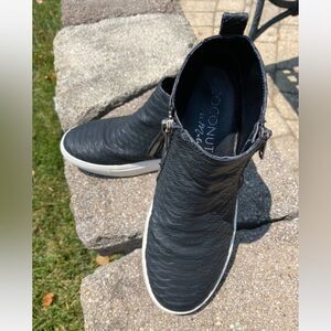 COCONUT by MATISSE~SLIP ON HIGHTOP BOOTIE/SNEAKER~GREAT USED CONDITION~SIZE 7~BR